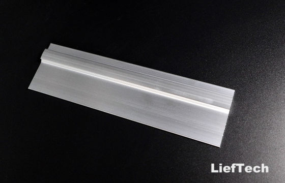 Rohr aus Aluminiumprofil mit Schraubendreheranlage an der Rückseite